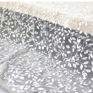 Tissu en dentelle blanche à petites feuilles, <span class=keywords><strong>tulle</strong></span> brodé motif floral élégant pour robes et rideaux féminins - Product Image 3