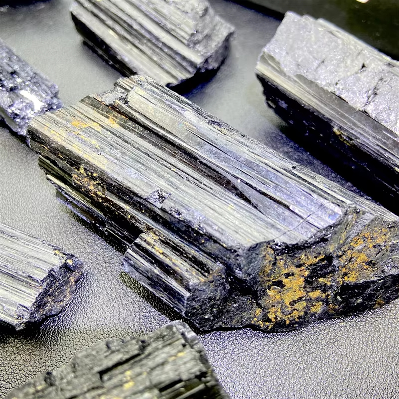 Tourmaline noire brute