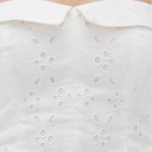 Robe mini sans bretelles à ourlet plissé en forme d'éventail, design d'usine, en coton biologique de haute qualité avec broderie - Product Image 5