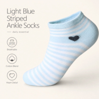 Chaussettes courtes rayées horizontales bleu pastel pour femmes, broderie mini cœur, logo personnalisé, douces, respectueuses de la peau, chaussettes quotidiennes OEM