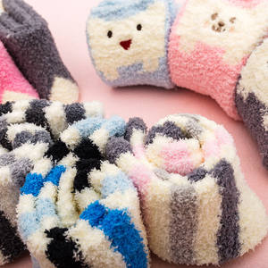 नई शरद ऋतु सर्दियों मूंगा मखमल धारियों कार्टून कुत्ते बिल्ली मेमने और प्यार महिलाओं के मोजे मंजिल मोजे फलालैन नींद फजी मोजे - Product Image 3