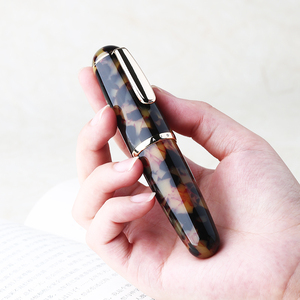 Stylo plume Hawksbill couleur résine stylo baril encre de stockage grande pointe brillante stylo plume pour étudiant adulte fabriqué en chine MAJOHN-Q1 - Product Image 1