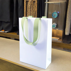 Sacs en papier personnalisés avec logo écologique réutilisables pour cosmétiques et accessoires de beauté, pinces à cheveux, avec ruban enduit UV - Product Image 4