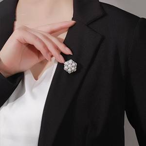 Pendentif rond de marque européenne en perle d'eau douce naturelle, broche, collier en perle d'eau douce naturelle, bijoux de luxe, cadeau - Product Image 4