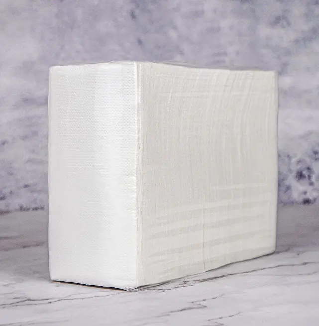 Guardanapos de papel descartáveis brancos para banheiros de casamento, guardanapos de papel luxuosos feitos à mão com dobra personalizada, talheres de mão Airlaid