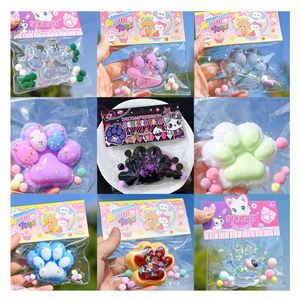Balle anti-stress personnalisée OEM en forme de patte de chat, Kawaii, en TPR souple avec texture Mochi à remontée lente pour commande en gros - Product Image 2