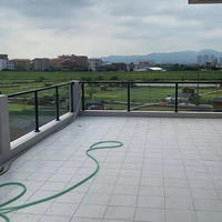 Rampe d'escalier en verre sur mesure en acier inoxydable et alliage d'aluminium, design moderne, résistante à la rouille, installation facile, pour projets de villas