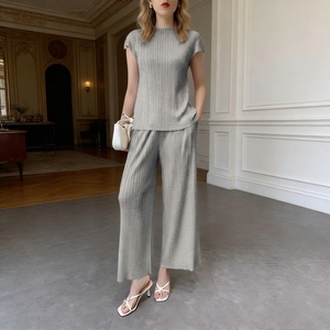 Ensemble Blazer Plissé Cheville Miyake Été 2026 <span class=keywords><strong>Femme</strong></span> – Haut Ample et <span class=keywords><strong>Pantalon</strong></span> Couleur Unie Élégant – Tenue Décontractée Deux Pièces Haut de Gamme de Créateur - Product Image 6