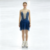 Robe de danse patinage bleu foncé avec maille nude, manches longues, strass argentés et motif en V pour enfants et adultes, idéale pour la compétition et les spectacles