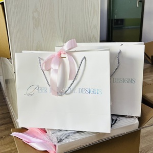 <span class=keywords><strong>Sacchetti</strong></span> Regalo in <span class=keywords><strong>Carta</strong></span> con Manici Personalizzabili 2025, <span class=keywords><strong>Colorati</strong></span> con Logo Stampato e Nastro - Product Image 4