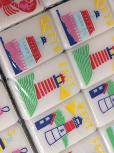 Jeu <span class=keywords><strong>de</strong></span> société personnalisé <span class=keywords><strong>en</strong></span> acrylique Jumbo <span class=keywords><strong>1</strong></span>,5 pouces, Mahjong côtier américain |   Ensemble complet <span class=keywords><strong>de</strong></span> 160 tuiles avec gravure laser <span class=keywords><strong>de</strong></span> voilier et phare - Product Image 5