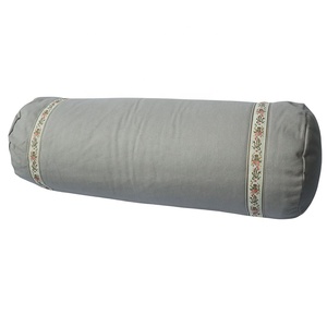 Forme d'oreiller de <span class=keywords><strong>traversin</strong></span> de yoga cylindrique rempli de blé à boucle-Coussin de tube de retenue pour l'étirement de la méditation - Product Image 1