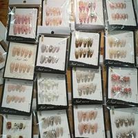 Kit profesional de decoración de uñas al por mayor, uñas de prensa hechas a mano de China, puntas de ataúd cortas de aguja de almendra, dedos al azar a granel