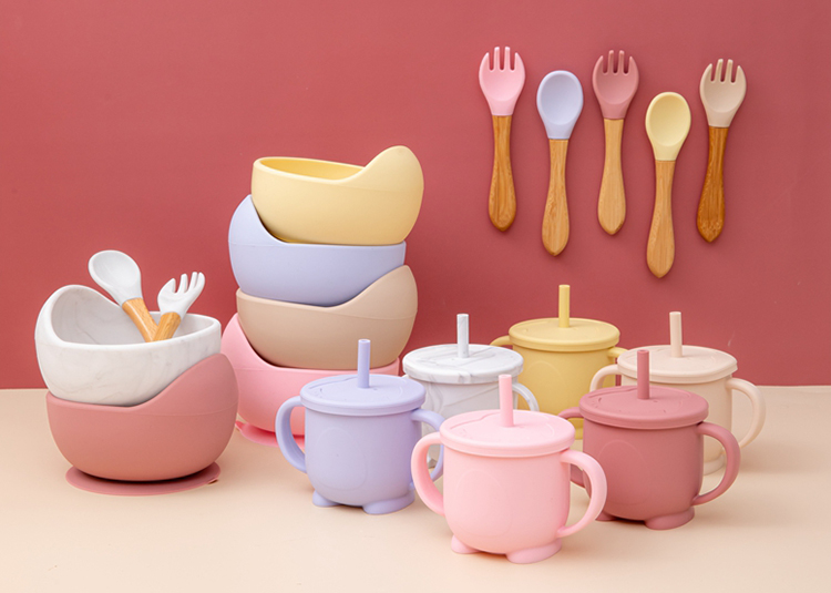 Bpa Free Infant Kids Drewniany uchwyt Zestaw widelców Silikonowa łyżka dla niemowląt 4