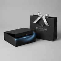 Boîte magnétique pliable en carton rigide sur mesure, fabriquée directement par FUSSEN, avec doublure en éponge, noir mat, logo argenté, taille personnalisée, pour bijoux