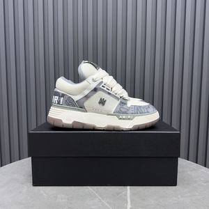 Chaussures décontractées montantes pour hommes, style streetwear, gris et blanc, à bout ouvert, semelle épaisse, avec empeigne en toile à motifs et fermeture auto-agrippante - Product Image 5