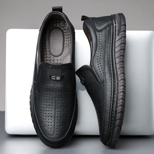 Mocasines de cuero perforado negros para hombre, zapatos informales transpirables sin cordones para conducir y uso empresarial, talla 806-1 - Product Image 1