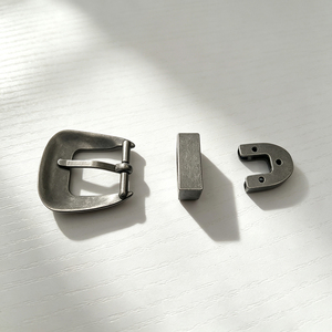 Hebilla de cinturón de plata antigua grabada con guardacinturón y punta a juego para cinturones de cuero occidentales de 38 mm - Product Image 3