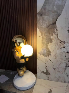 Lampe sur pied en forme de sculpture d'astronaute, résine argentée, lumière LED en forme de lune, statue moderne d'astronaute, décoration d'intérieur pour salon, chambre à coucher - Product Image 5