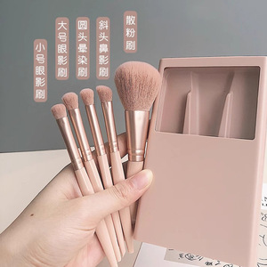 Juego de brochas de maquillaje portátiles de 5 piezas con espejo, brocha multifuncional para polvos, brocha para rubor y brocha para sombra de ojos. - Product Image 1