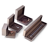 Boîte à bijoux en plastique doré de luxe, logo personnalisé, organisateur de rangement pour colliers et bagues, emballage cadeau