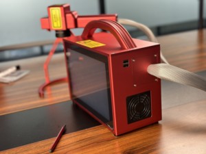 เครื่องเลเซอร์ไฟเบอร์แบบมือถือประสิทธิภาพสูงรุ่นใหม่ รองรับ AI/DXF ระบายความร้อนด้วยอากาศ พกพาสะดวก ใช้งานง่าย สำหรับการแกะสลักแบบพกพา - Product Image 6