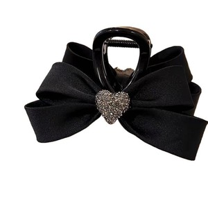 Elegant and stylish double-sided heart-shaped hair <b>clip</b>, black camellia shark claw <b>clip</b>, medium size, high-end updo <b>clip</b>. - Product Image 5
