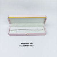 Boîte d'emballage pour bijoux en cuir PU avec logo personnalisé et bordure dorée pour collier, bague et bracelet