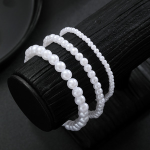 Vente en gros de bracelets de <span class=keywords><strong>cheville</strong></span> élastiques superposés pour femmes, style simple et tendance, avec de grandes et de petites perles - Product Image 3