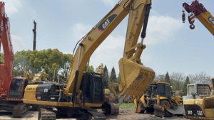 Excavatrice 325C d'occasion, poids opérationnel 25 tonnes, moteur Cummins, modèle 2022, godet de terrassement capacité 0,32 m³ - Product Image 3