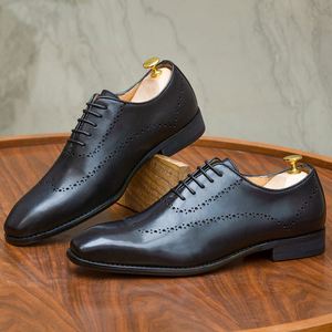 Chaussures habillées en cuir pour hommes 2026, style Brogue anglais gravé, version coréenne, plates, faites à la main, respirantes et légères - Product Image 3
