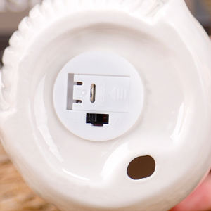 Redeco graziosi ornamenti elfo in ceramica ornamento gnomo in ceramica bianca con luci a Led per regali decorazione domestica - Product Image 6