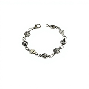 Bracelet en alliage de cuivre pour hommes et femmes, style délicat et élégant, motif dés, vente en gros d'usine - Product Image 1