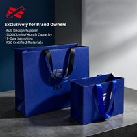 Sac en papier de lin bleu marine OEM avec poignée en ruban et logo en feuille d'aluminium, disponible en deux tailles pour la vente au détail, faible MOQ