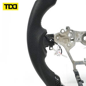 Volante Deportivo TDD de Fibra de Carbono Negra con LED Real, Compatible con TOYOTA - Product Image 4