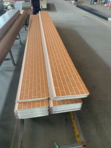 Usine propre, installations de fabrication propres, nouveau design 2026, <span class=keywords><strong>prix</strong></span> d'usine, panneau de façade isolant pour mur extérieur 38,3 cm - Product Image 3