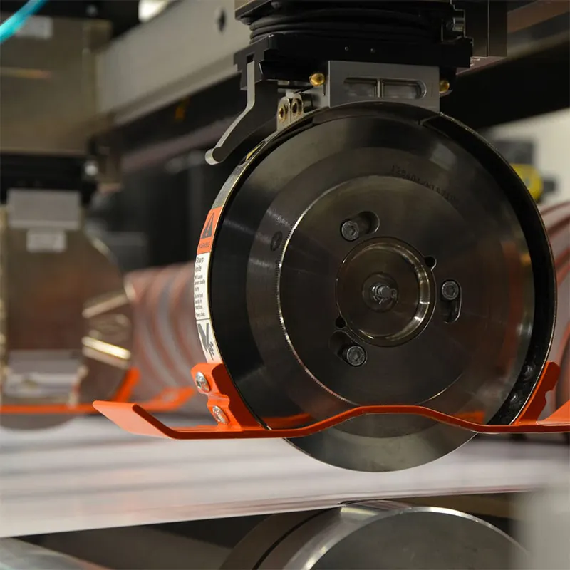 चादरें करने के लिए द्वैध गत्ता स्वचालित पेपर रोल काटने की मशीन कागज Sheeter कटर मशीन