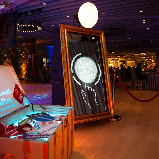 Retro Mirror Photo Booth with Camera and Printer Interactive 2025 Magic Mirror Photo Booth Ai Support