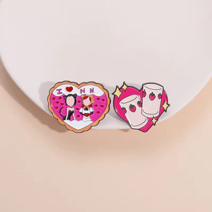 Badge de revers en métal de style anime Love <span class=keywords><strong>Drama</strong></span>, vente en gros, pas cher, noir et blanc, style bande dessinée, épingles en émail doux en stock - Product Image 3