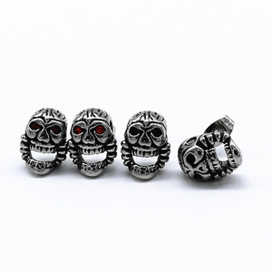 Yunnique Boucles d'oreilles clous en acier titane, design crâne punk, bijoux de mode pour hommes et femmes - Product Image 2
