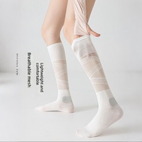 Chaussettes de compression athlétiques pour femmes, professionnelles, fines et respirantes, pour la course, le badminton, le tennis, le cyclisme, mi-mollet, en coton