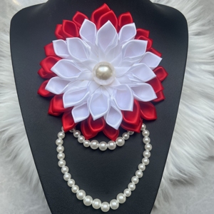 Spilla a Fiore con Nastro Colorato Ispirata a Sorority DST SGRho ZPB OES Jack and Jill of America ecc., Decorata con Elegante Catena di Perle - Product Image 3