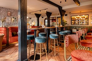 <span class=keywords><strong>Comptoir</strong></span> <span class=keywords><strong>de</strong></span> bar en bois personnalisé pour restaurant | Vitrine <span class=keywords><strong>de</strong></span> pub à cocktails | Meubles <span class=keywords><strong>de</strong></span> bar avec service <span class=keywords><strong>de</strong></span> conception et <span class=keywords><strong>de</strong></span> construction d'éclairage à LED - Product Image 4