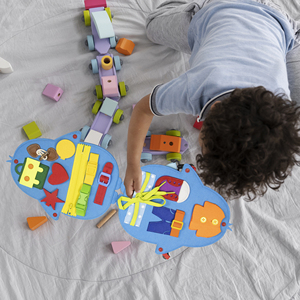 บอร์ดกิจกรรมเสริมพัฒนาการแบบมอนเตสซอรี่สำหรับเด็กอายุ 2-3 ปี พับเก็บได้ ออกแบบมาเพื่อเด็กออทิสติก พร้อมกระเป๋าโพลีเอสเตอร์ - Product Image 4