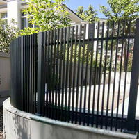 Portail de jardin élégant en alliage d'aluminium, clôture contemporaine, treillis résistant à la décomposition, écologique