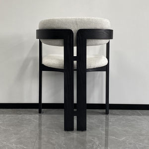 Sillón de comedor de madera de fresno macizo negro moderno nórdico de diseñador 2024, silla de comedor de restaurante con tapicería de tela blanca - Product Image 5