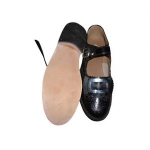 Chaussures unisexes en cuir noir de qualité supérieure, matériaux de haute qualité, finition élégante, semelle robuste, confort optimal, respirantes, séchage rapide, personnalisables - Product Image 4