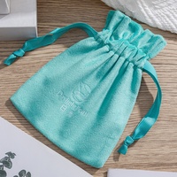 Bijoux en velours doux réutilisable avec logo personnalisé sac à poussière cadeau bougie à cordon pochette d'emballage en velours de faveur de mariage