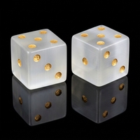 1 pièce Dés D6 en pierre naturelle œil de chat de 16 mm, avec points gravés en or, pour jeux de société, décoration spirituelle pour la maison et cristal décoratif