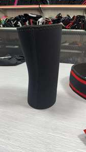 Genouillère de compression personnalisée en néoprène pour la gym, les sports, l'haltérophilie, les squats, les deadlifts – Manchons de protection 7 mm avec ressorts - Product Image 5